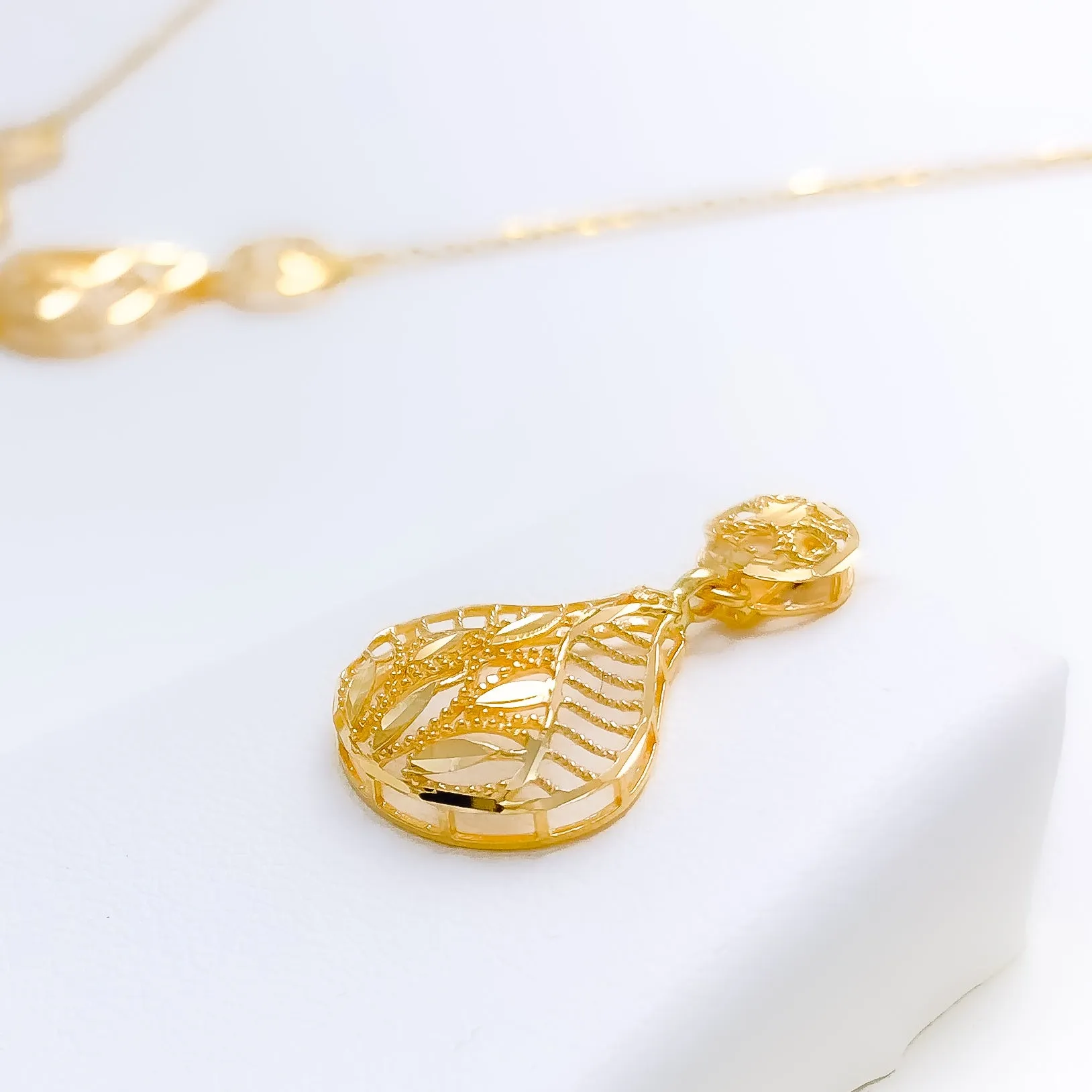 Beautiful Leaf Necklace Set