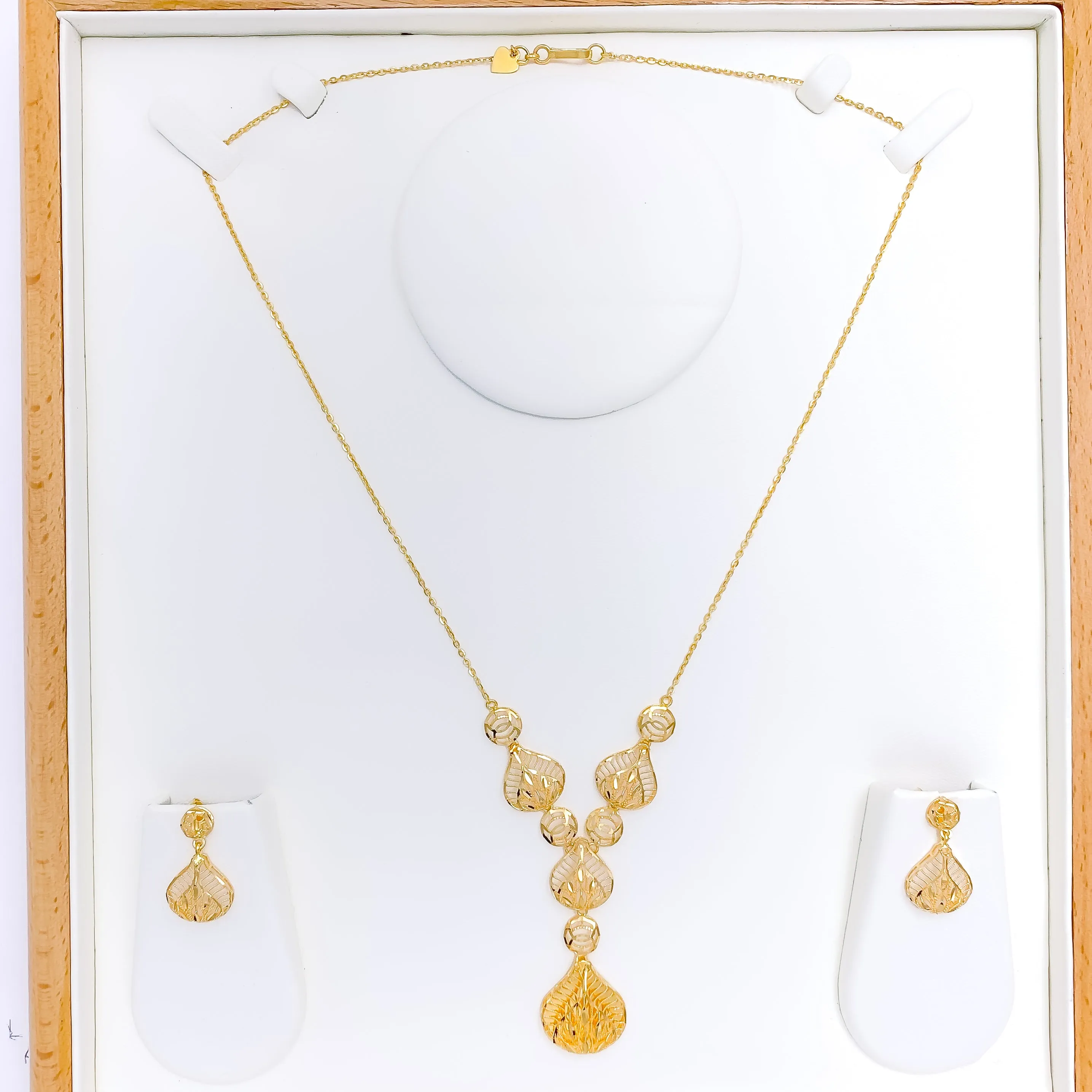 Beautiful Leaf Necklace Set