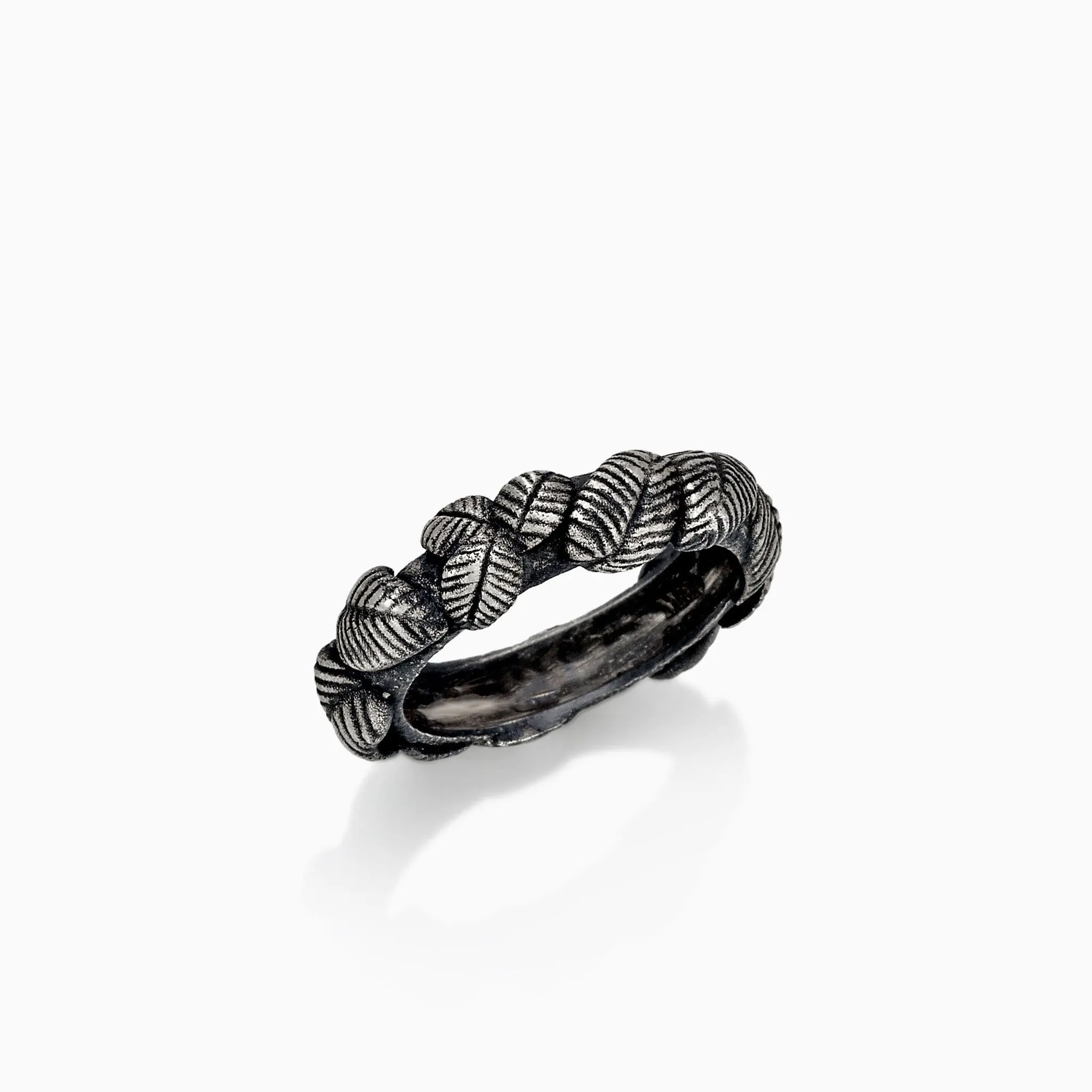 BLACK LEAVES RING