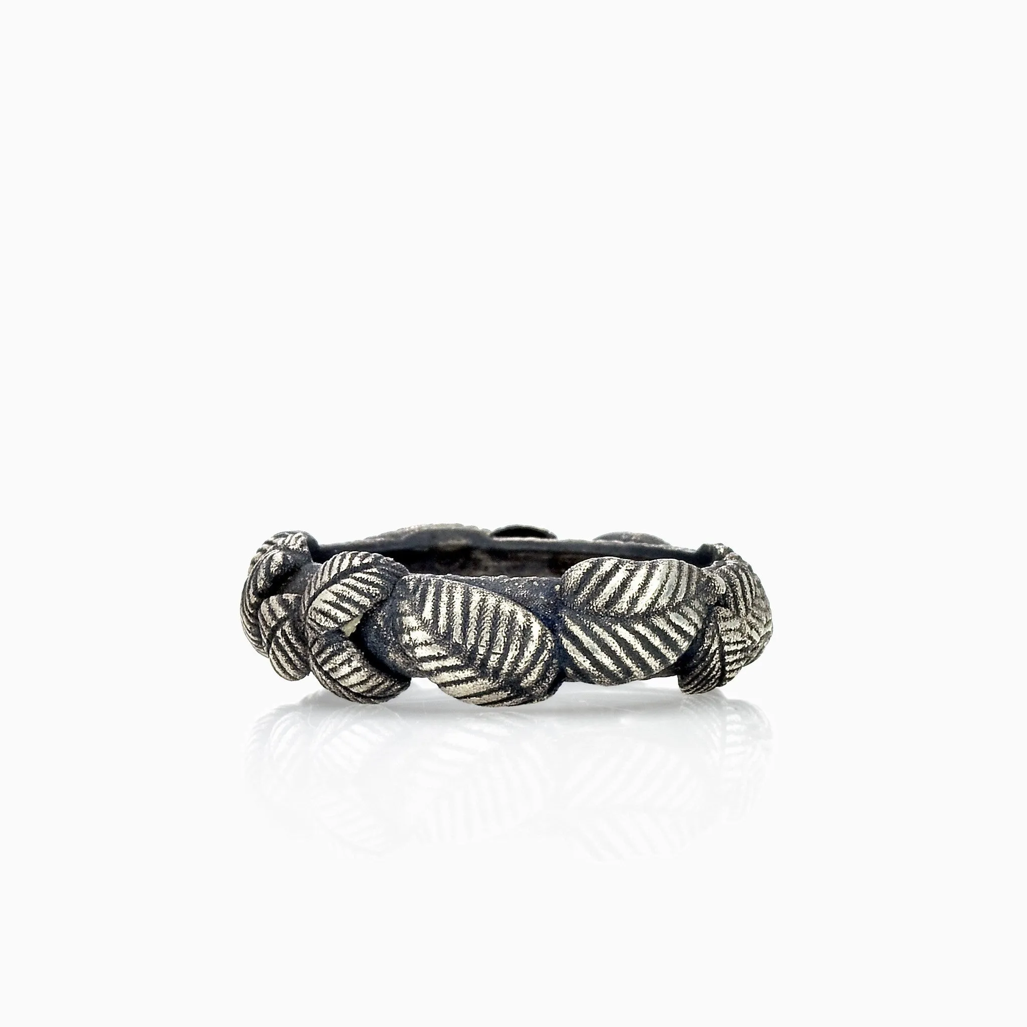 BLACK LEAVES RING