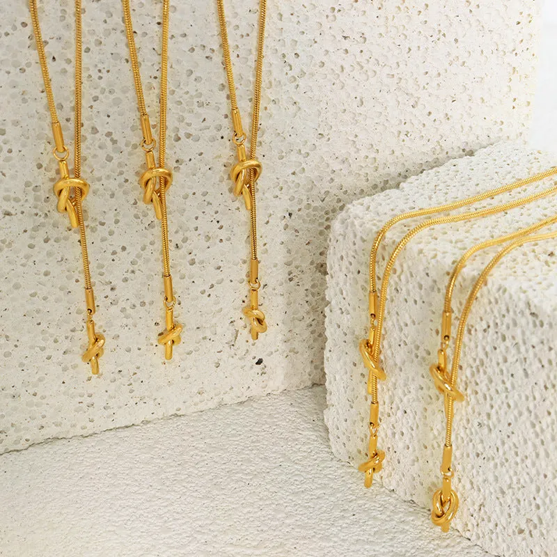 Elegant Metal Chain Necklace with Tassel Detail