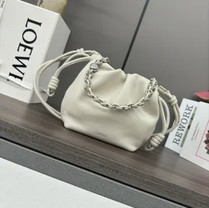 LOE 23 FLAMENCO PURSE BUCKET IN WHITE LAMBSKIN