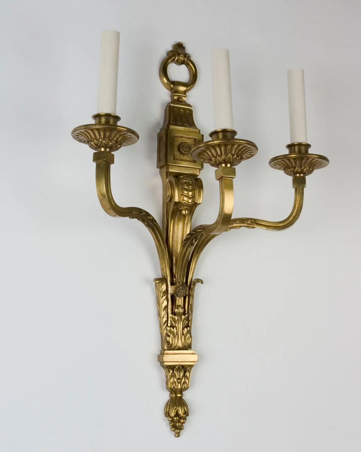 Neoclassical Bronze Sconce with Foliate Details