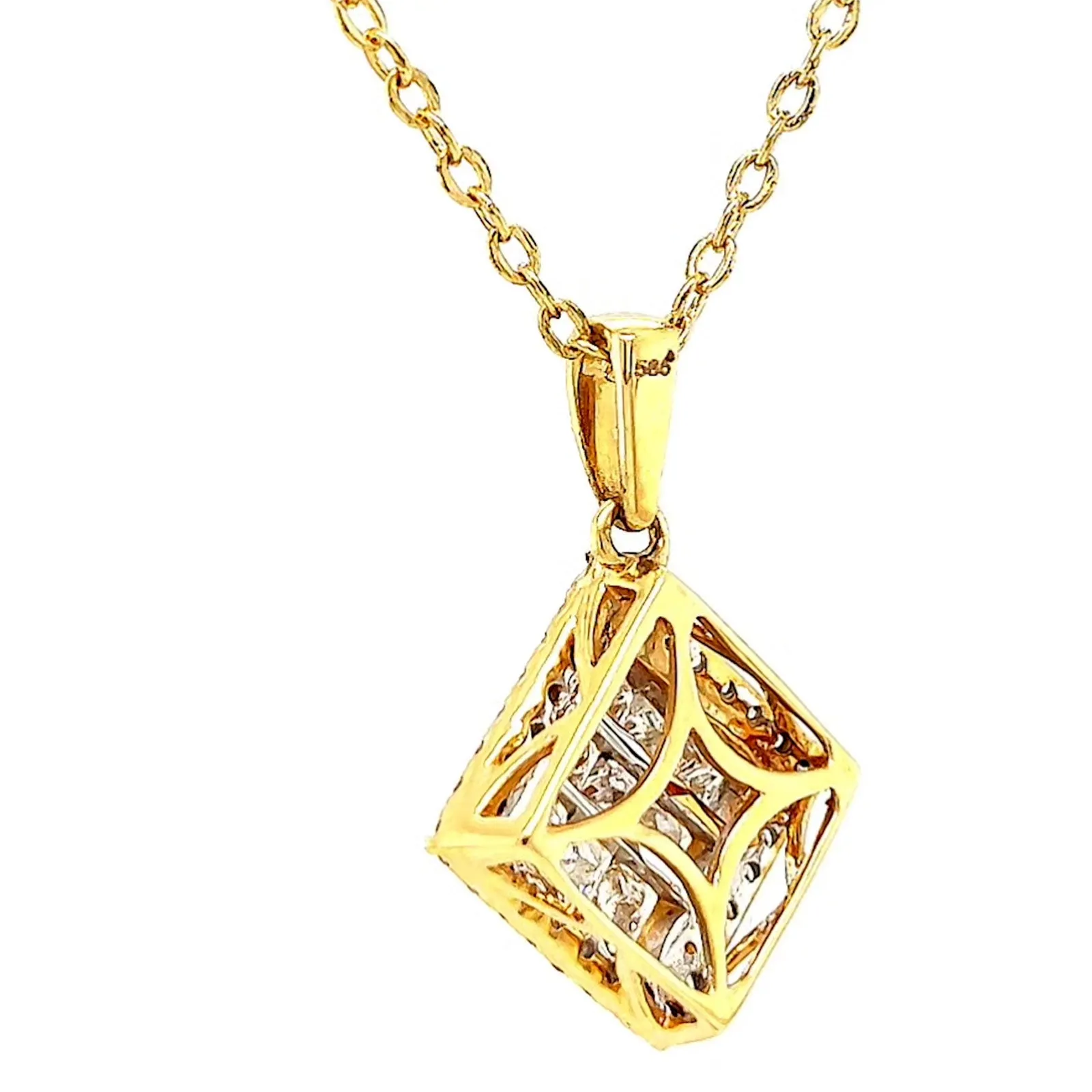 New York 14ct Yellow Gold Princess & Round Brilliant Cut 3/4 CARAT tw of Diamonds Pendant