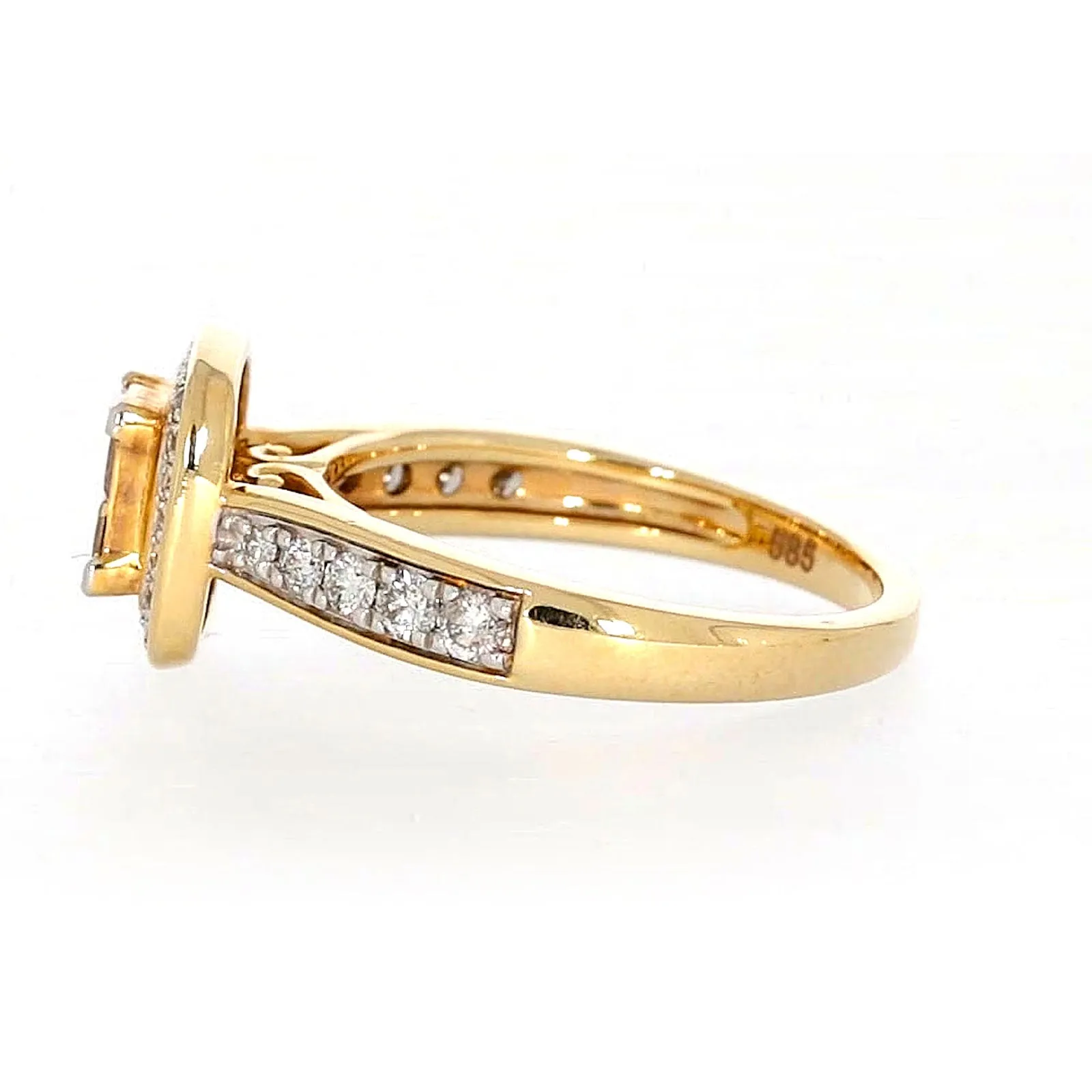 New York 14ct Yellow Gold Round Brilliant & Princess Cut 3/4 Carat tw of Diamonds Ring
