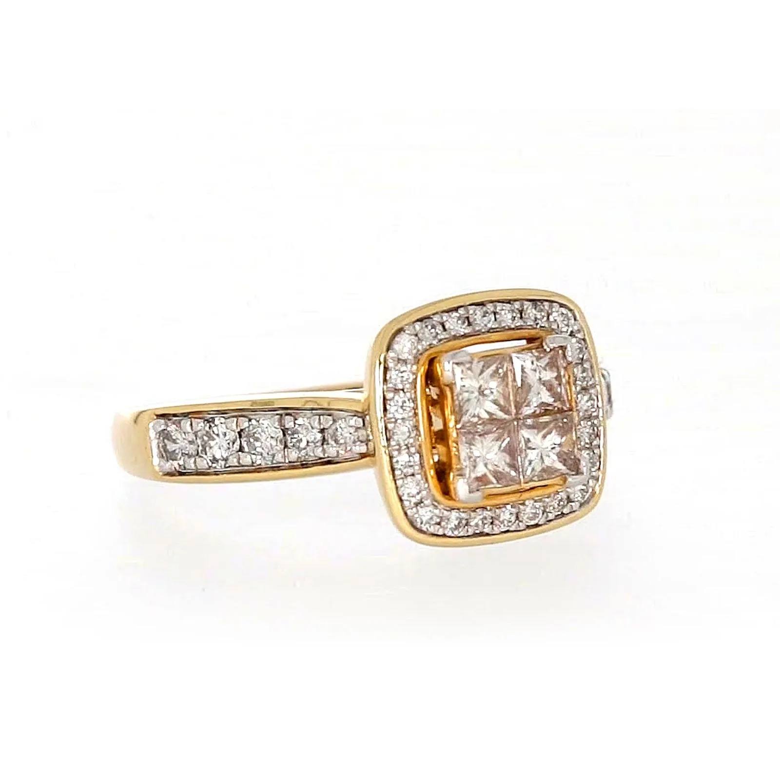 New York 14ct Yellow Gold Round Brilliant & Princess Cut 3/4 Carat tw of Diamonds Ring