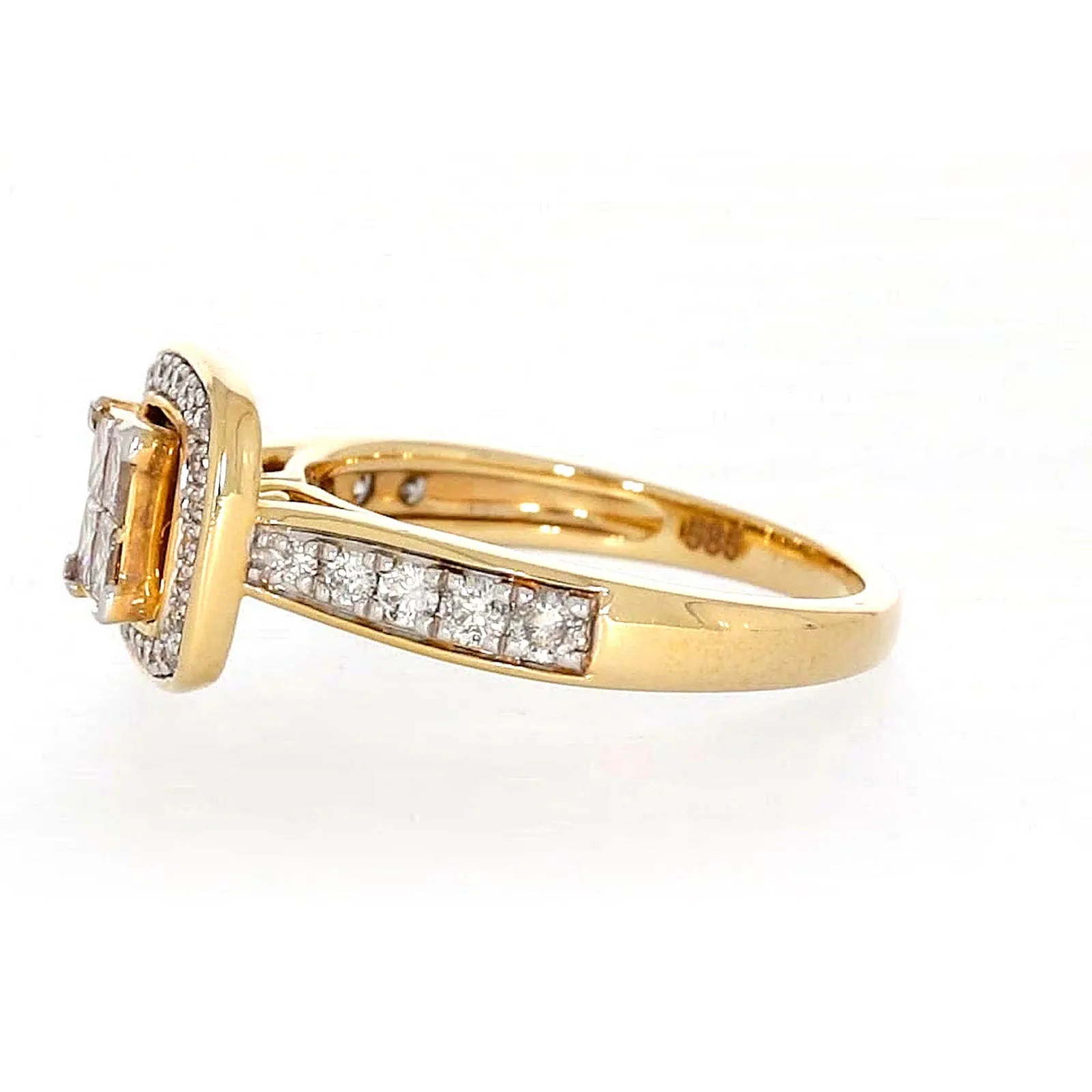 New York 14ct Yellow Gold Round Brilliant & Princess Cut 3/4 Carat tw of Diamonds Ring