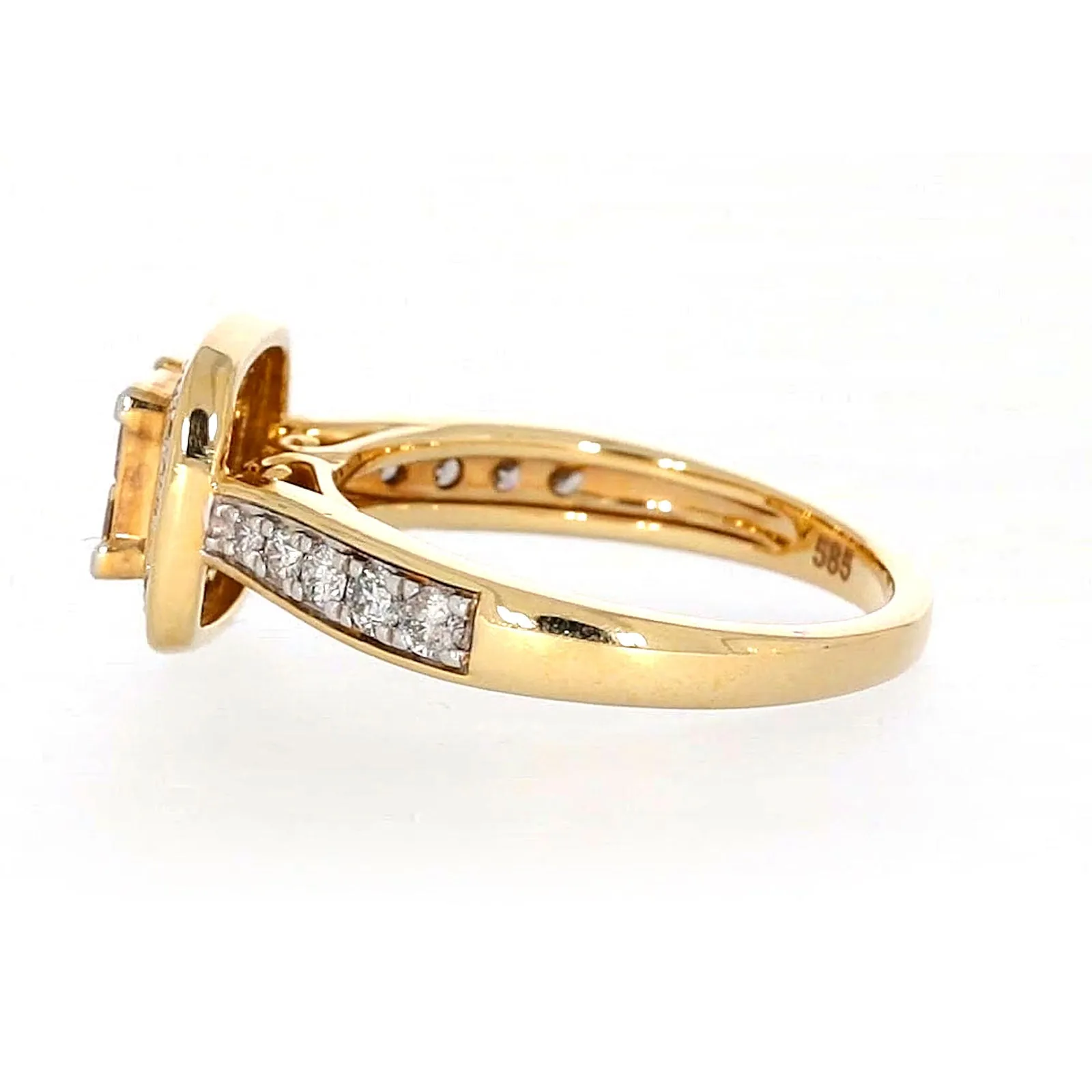 New York 14ct Yellow Gold Round Brilliant & Princess Cut 3/4 Carat tw of Diamonds Ring
