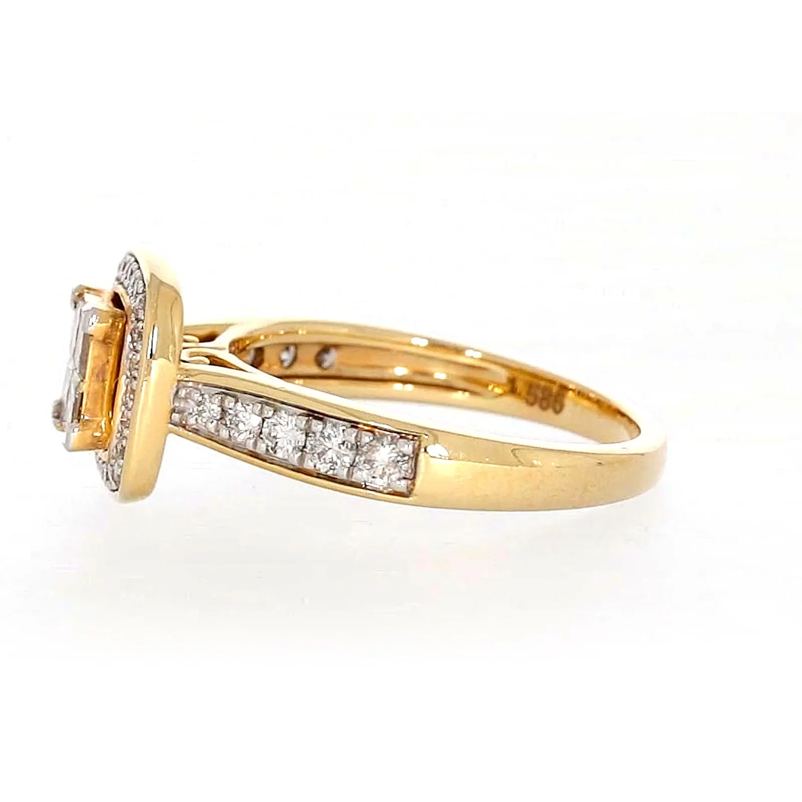 New York 14ct Yellow Gold Round Brilliant & Princess Cut 3/4 Carat tw of Diamonds Ring