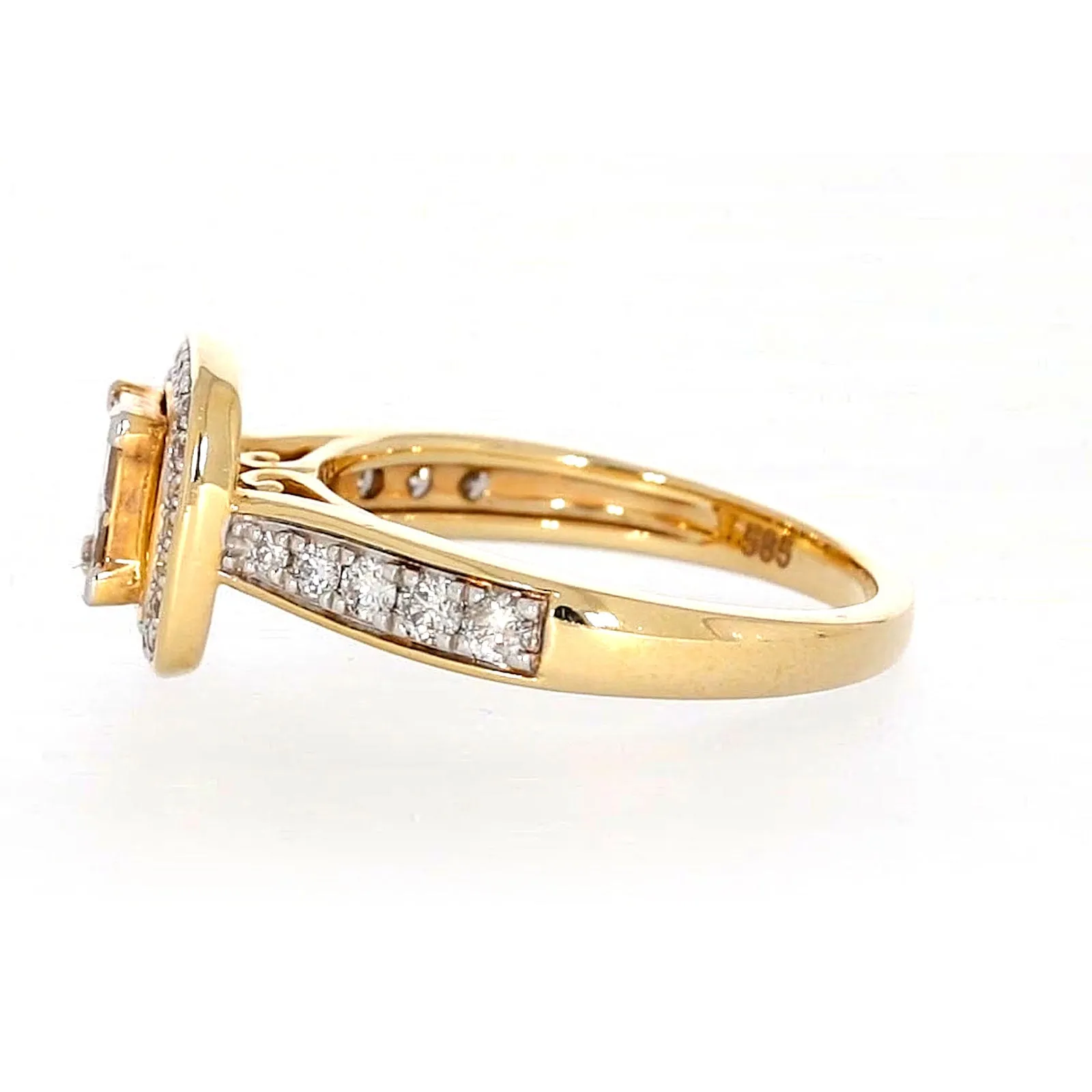 New York 14ct Yellow Gold Round Brilliant & Princess Cut 3/4 Carat tw of Diamonds Ring