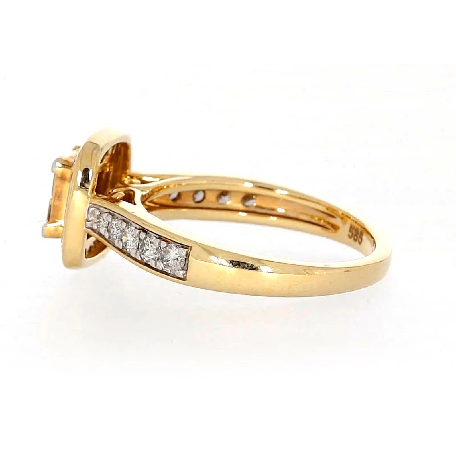New York 14ct Yellow Gold Round Brilliant & Princess Cut 3/4 Carat tw of Diamonds Ring