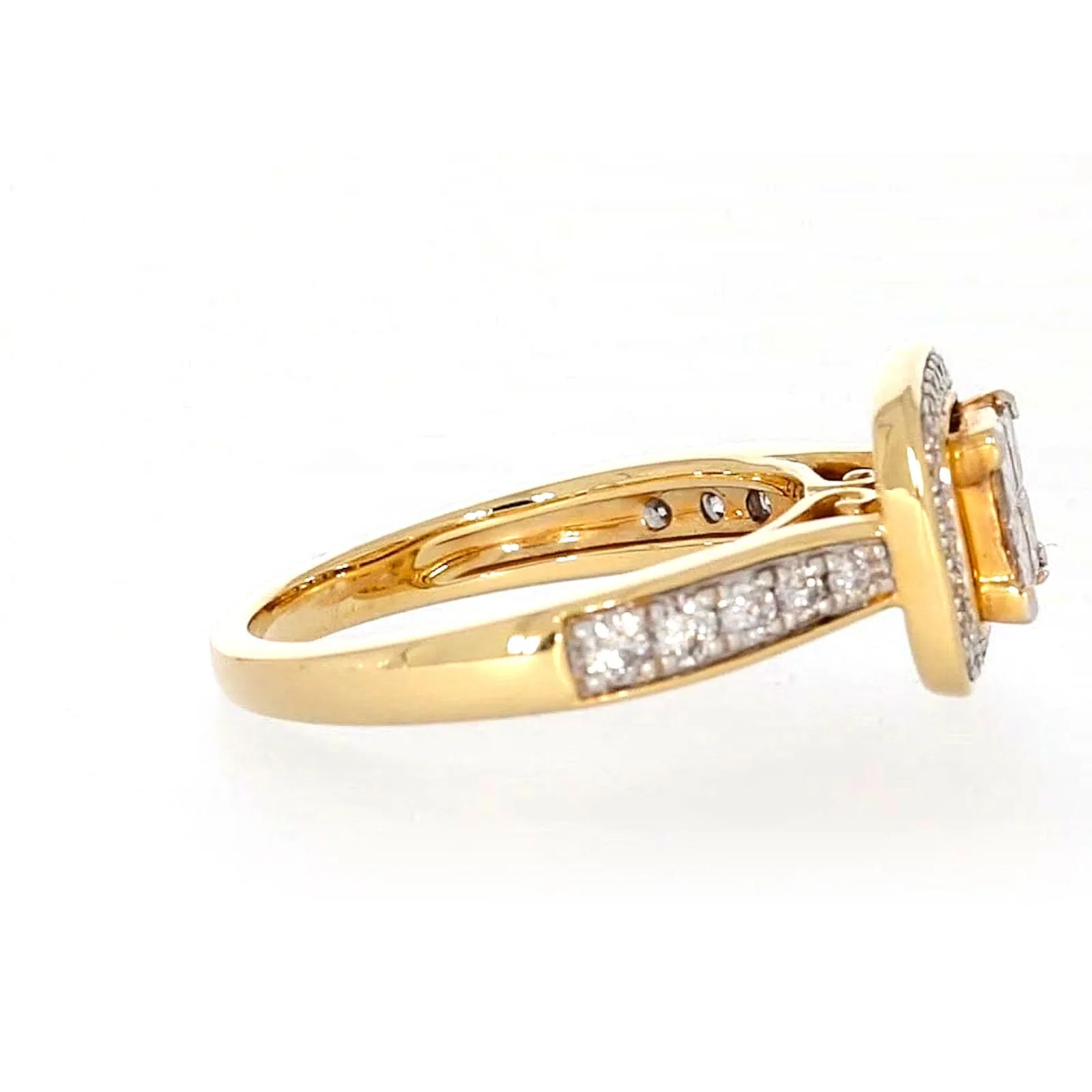 New York 14ct Yellow Gold Round Brilliant & Princess Cut 3/4 Carat tw of Diamonds Ring