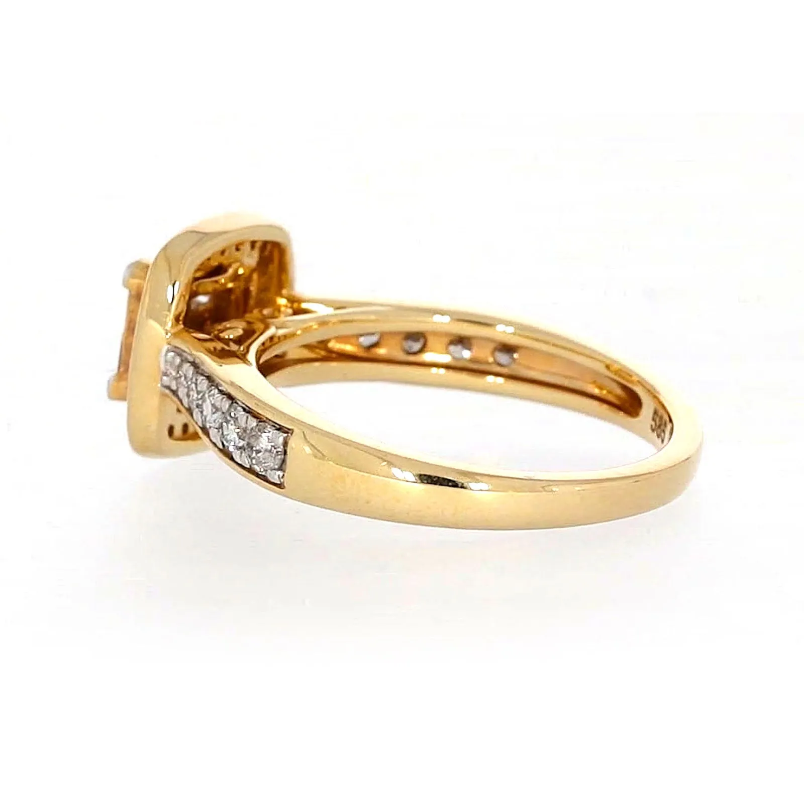 New York 14ct Yellow Gold Round Brilliant & Princess Cut 3/4 Carat tw of Diamonds Ring