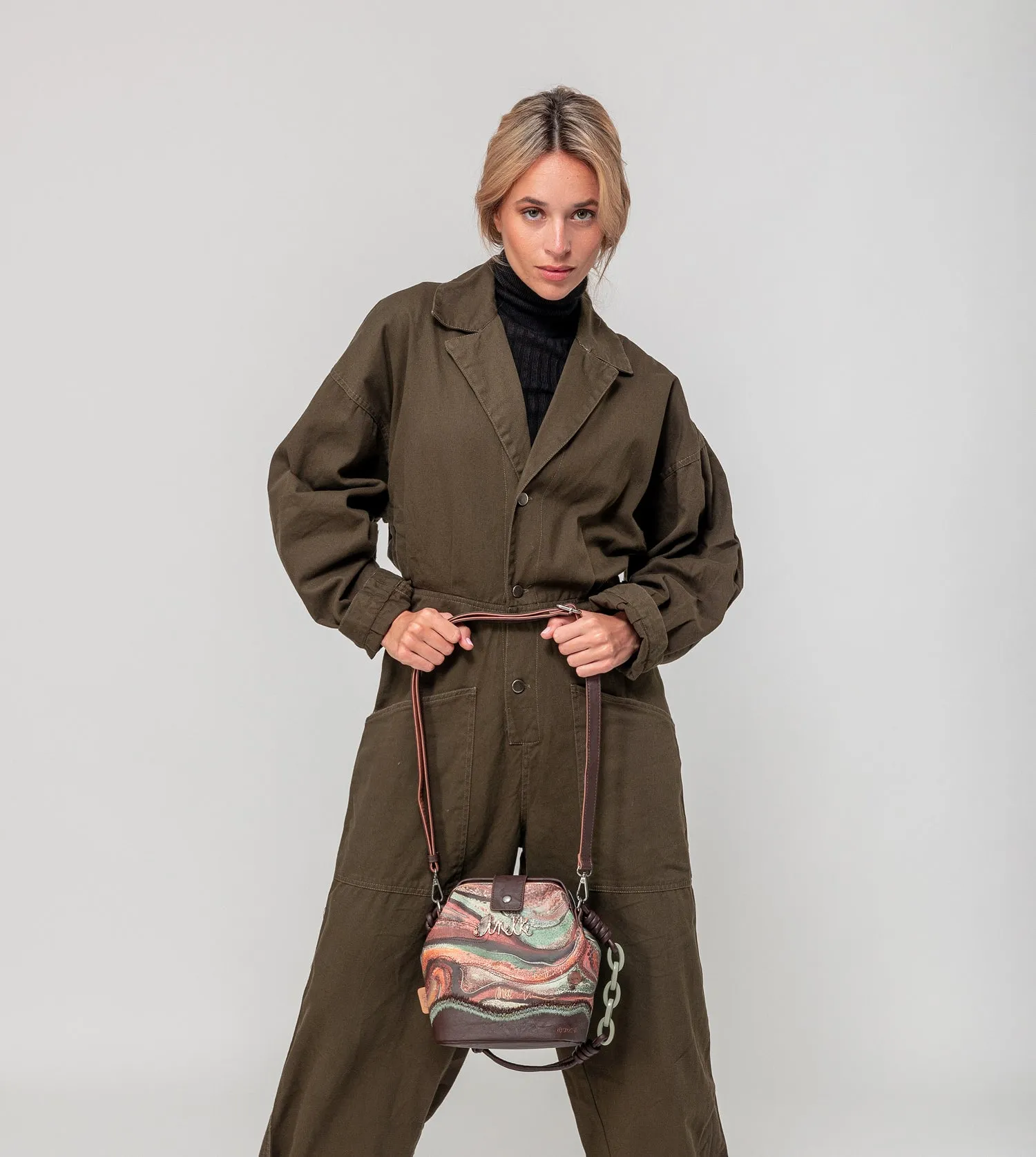 Outer bucket-shape bag