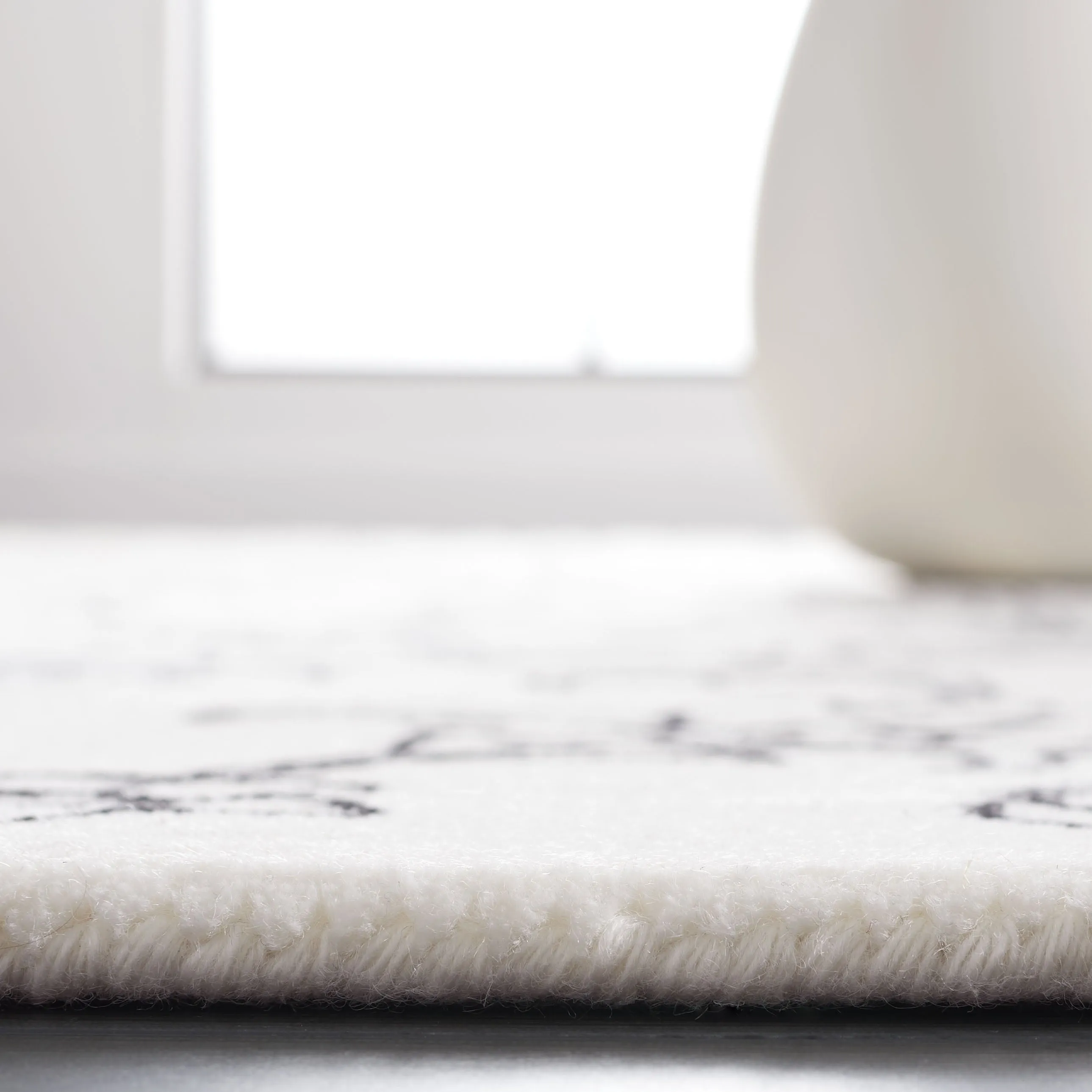 Safavieh Fifth Avenue 135 Rug, FTV135