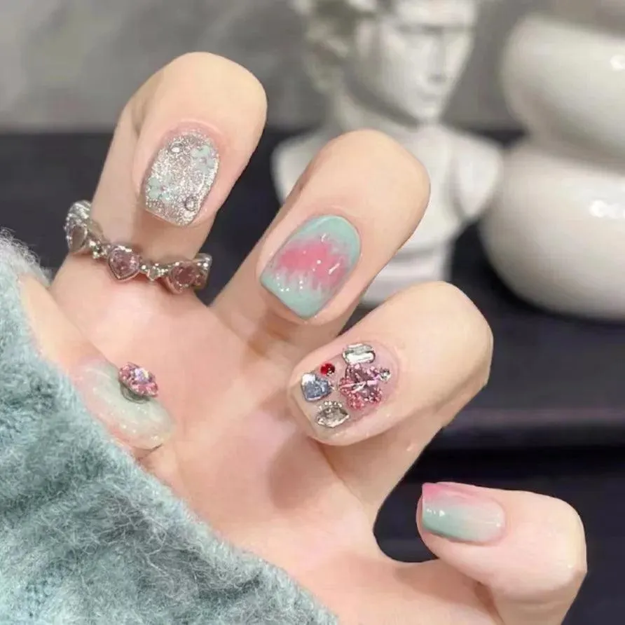 Sparkling Diamond False Nails Set: Glamorous 3D Designs