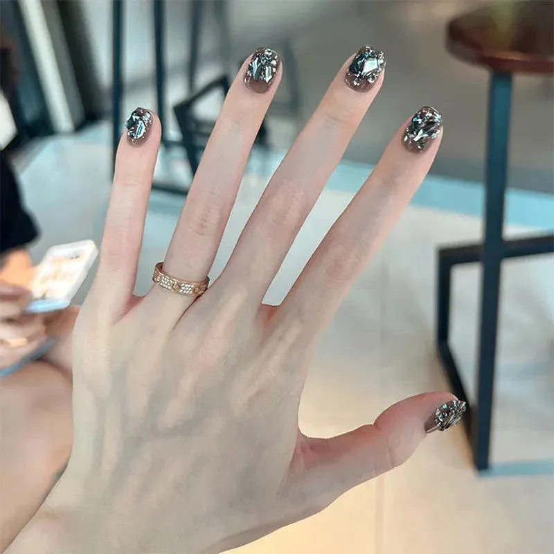 Sparkling Diamond False Nails Set: Glamorous 3D Designs