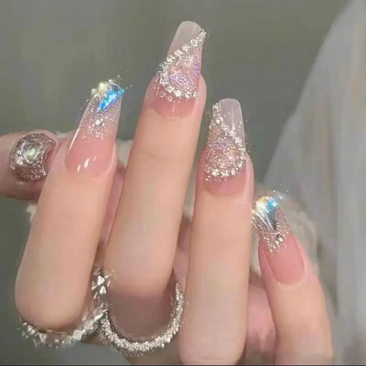 Sparkling Diamond False Nails Set: Glamorous 3D Designs