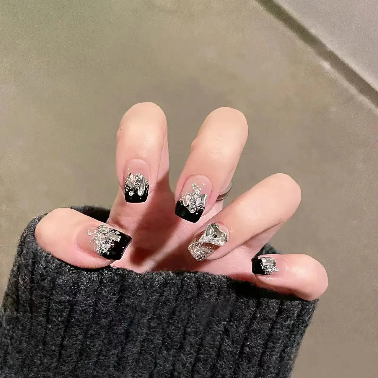 Sparkling Diamond False Nails Set: Glamorous 3D Designs