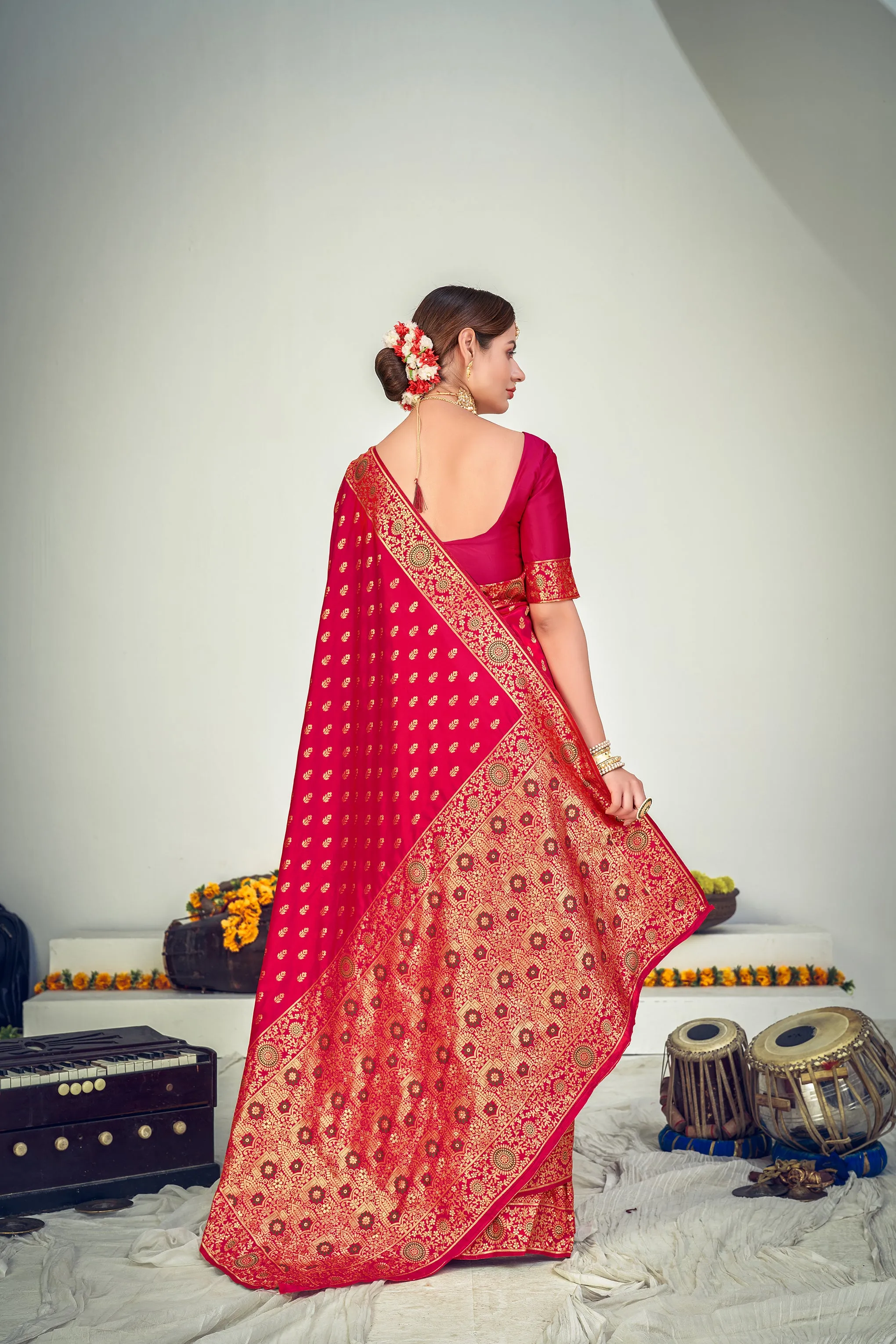 Striking Dark Pink Zari Woven Banarasi Silk Light Weight Saree