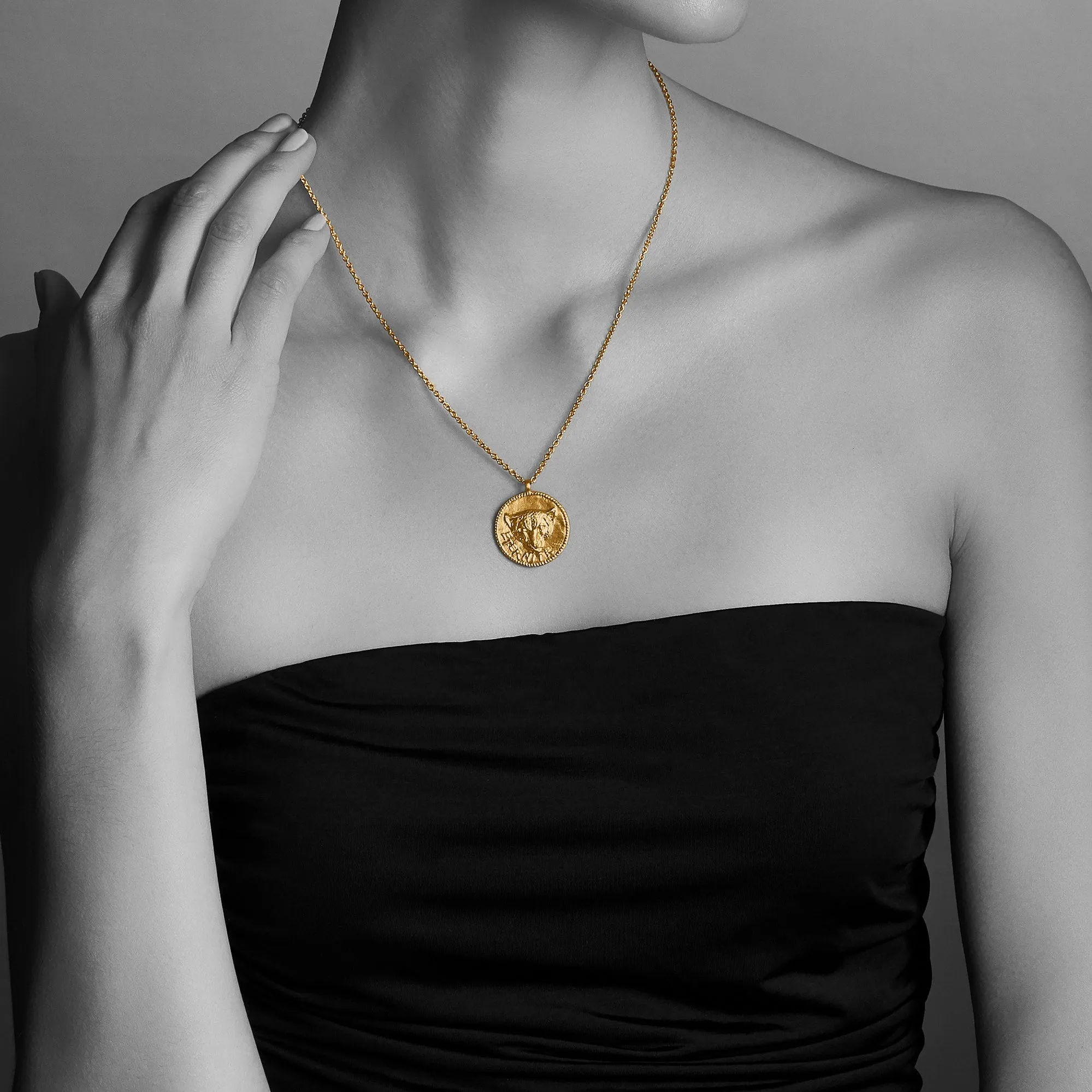 Éternité Medallion