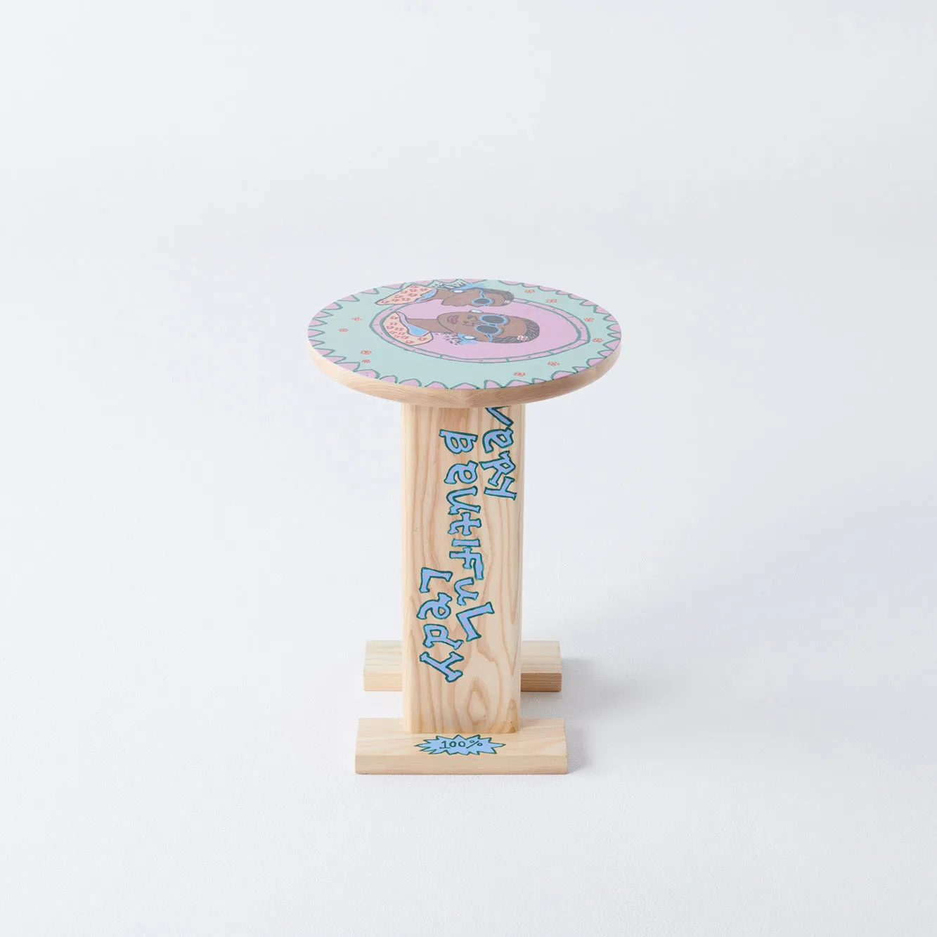 Very Beautiful Lady Table